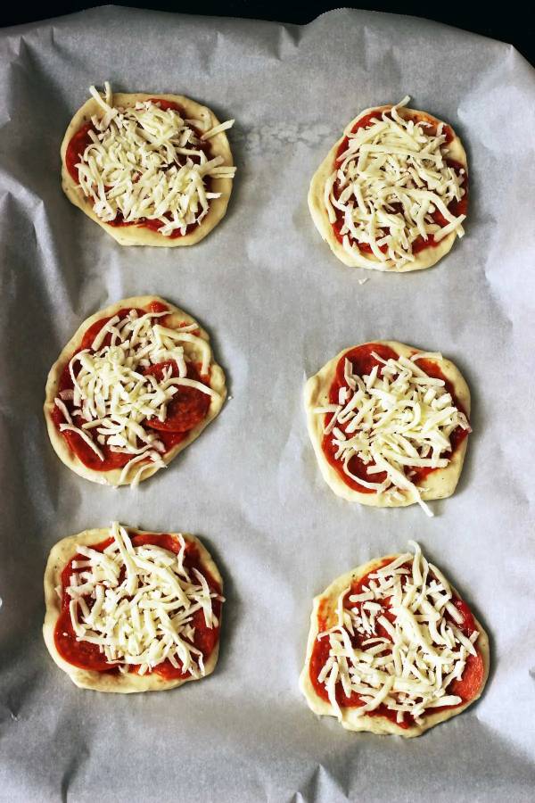 HOW TO FREEZE PIZZA UNBAKED