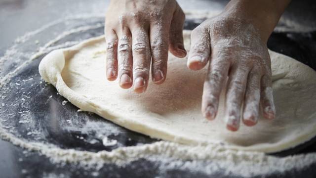 Can I Use A Hand To Roll Pizza Dough? 