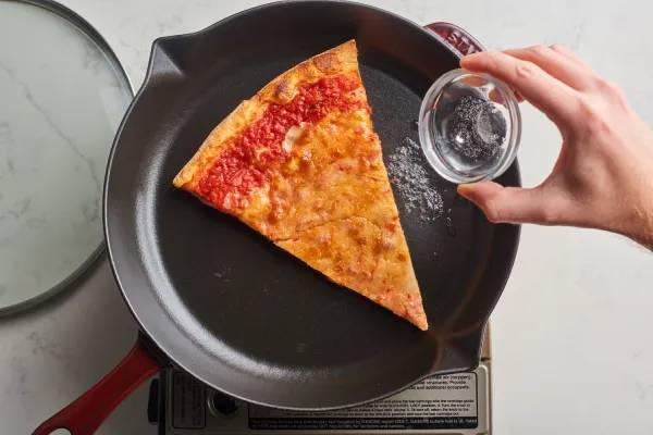 How to Reheat Pizza in a skillet